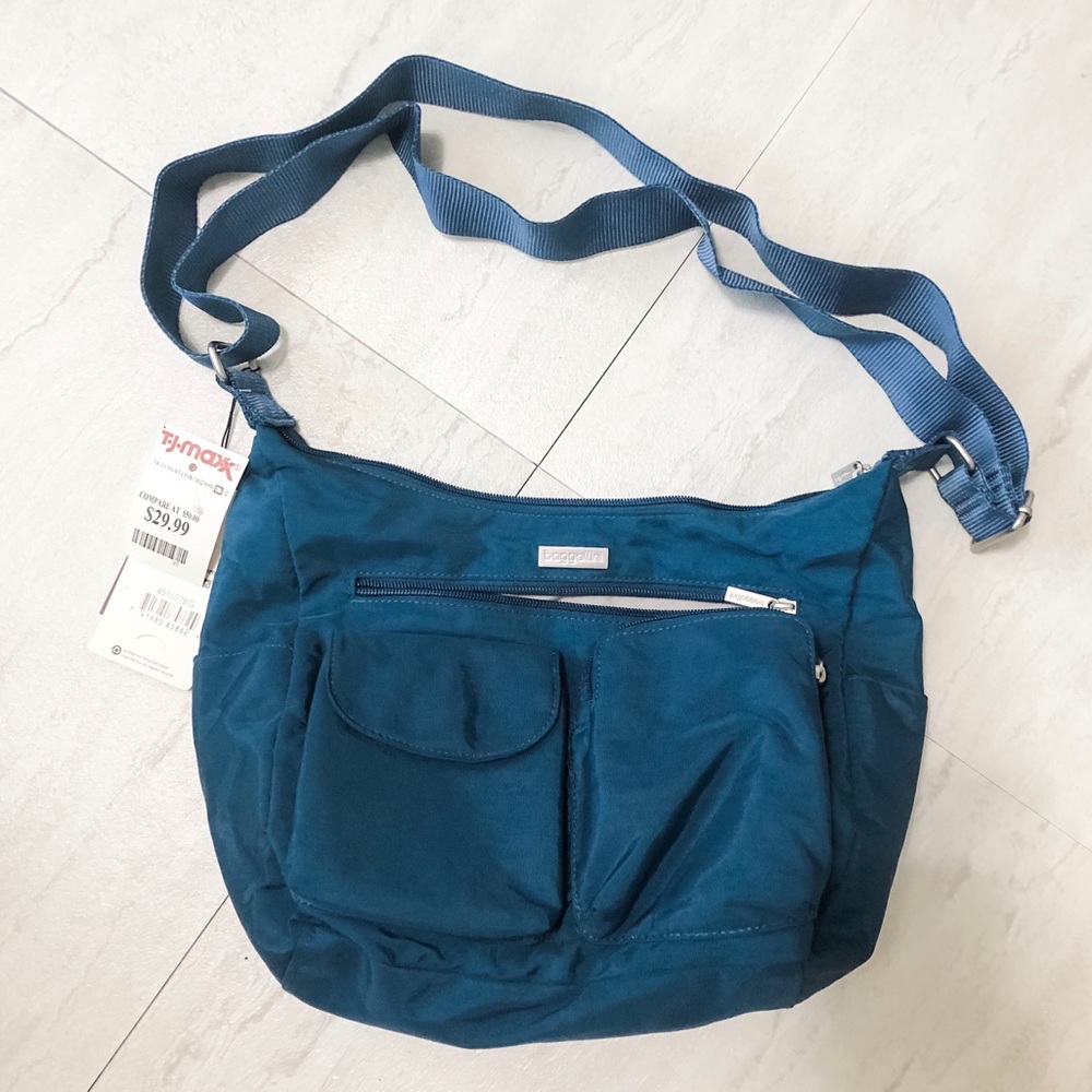Baggallini everyplace bag in royal blue